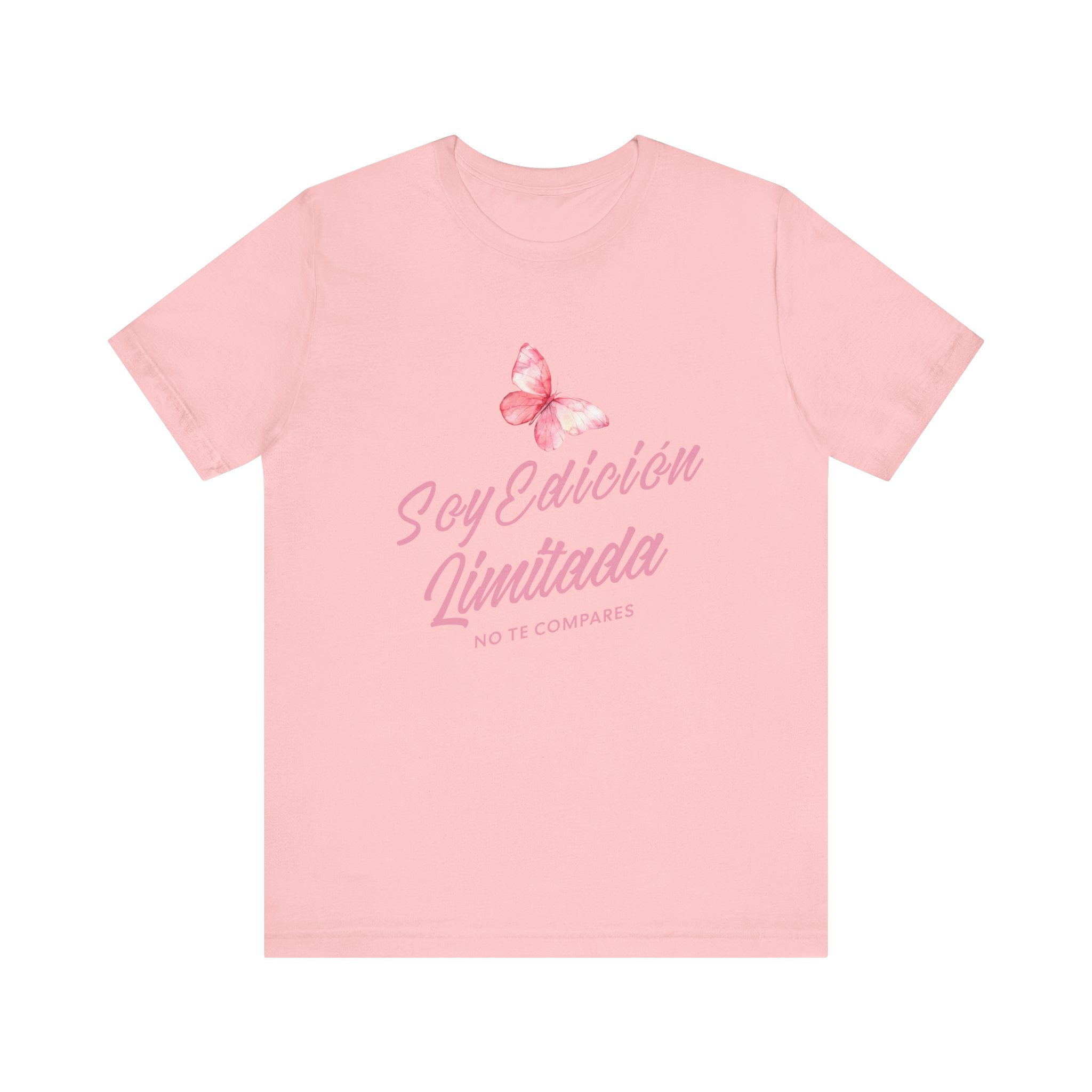 Soy Edición Limitada Tee — Pink Butterfly "No Te Compares" Graphic T-Shirt