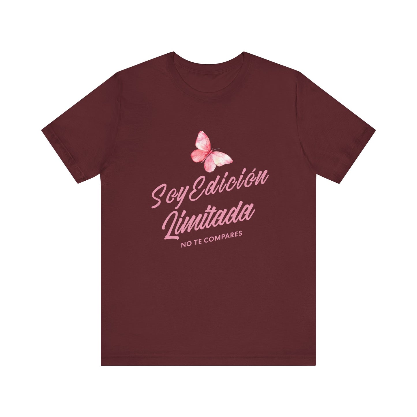 Soy Edición Limitada Tee — Pink Butterfly "No Te Compares" Graphic T-Shirt
