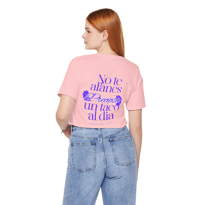 T-Shirt — "No te afanes, preciosa, un taco al día" Spanish Floral Typography Tee