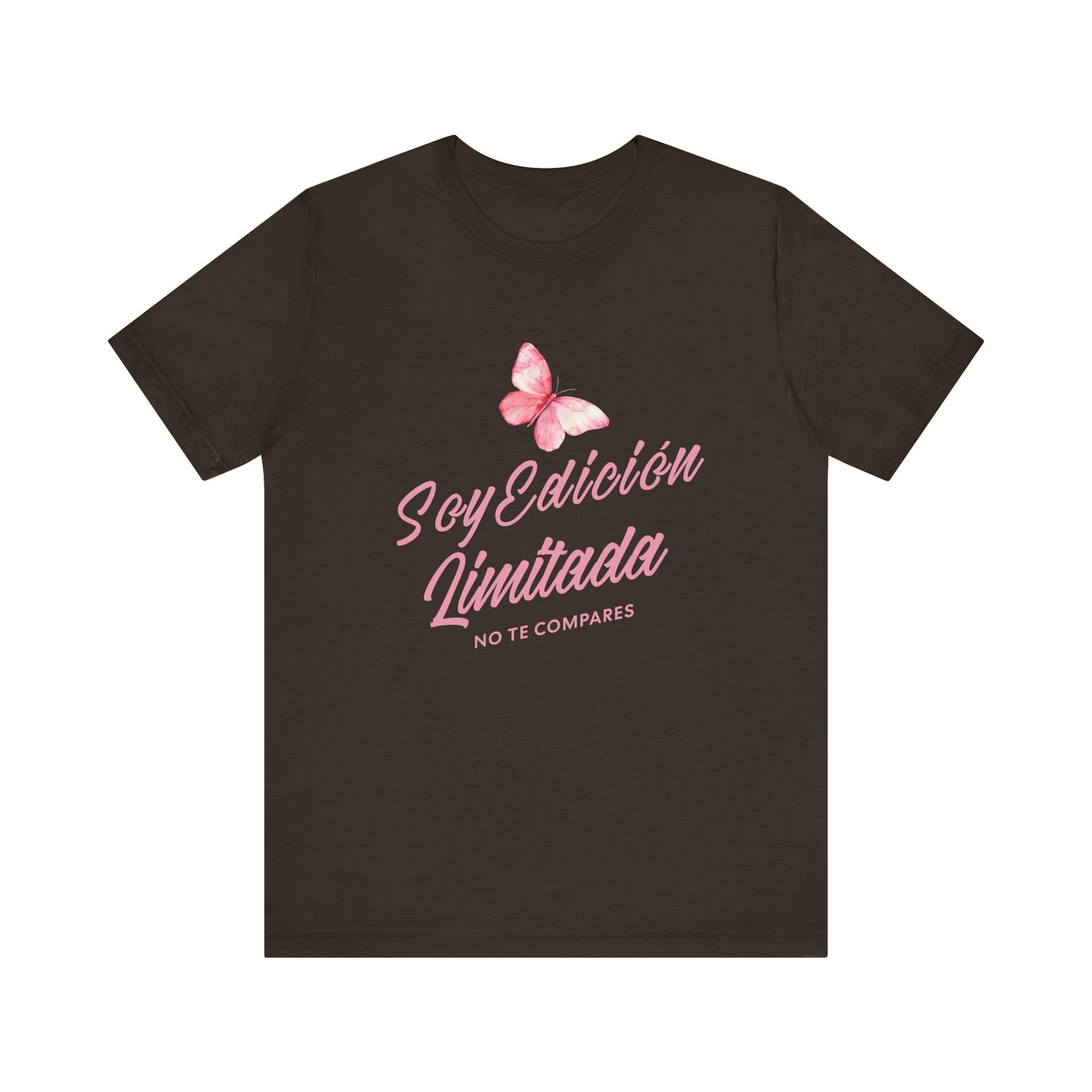 Soy Edición Limitada Tee — Pink Butterfly "No Te Compares" Graphic T-Shirt