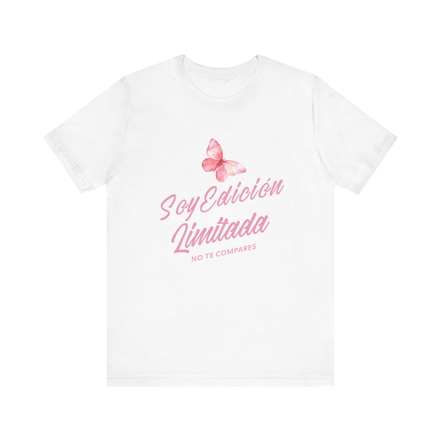 Soy Edición Limitada Tee — Pink Butterfly "No Te Compares" Graphic T-Shirt