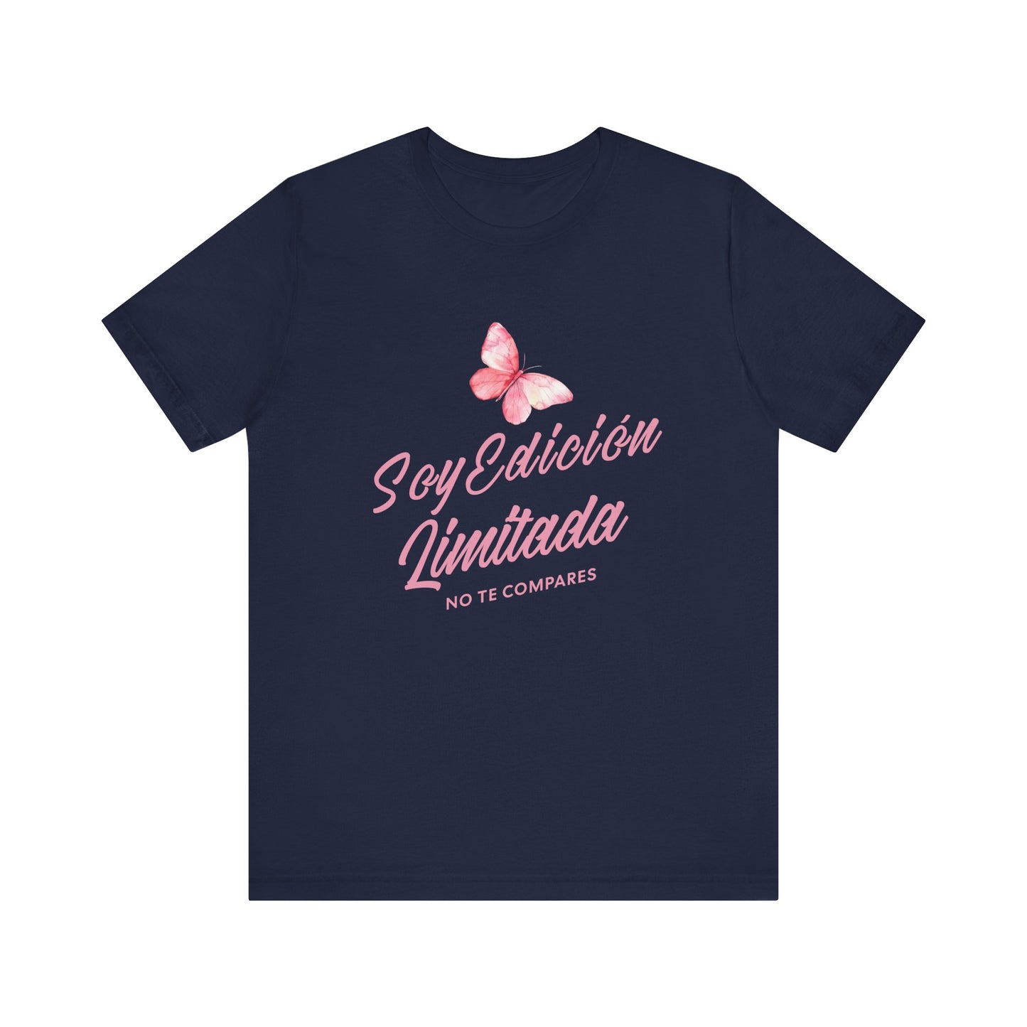 Soy Edición Limitada Tee — Pink Butterfly "No Te Compares" Graphic T-Shirt