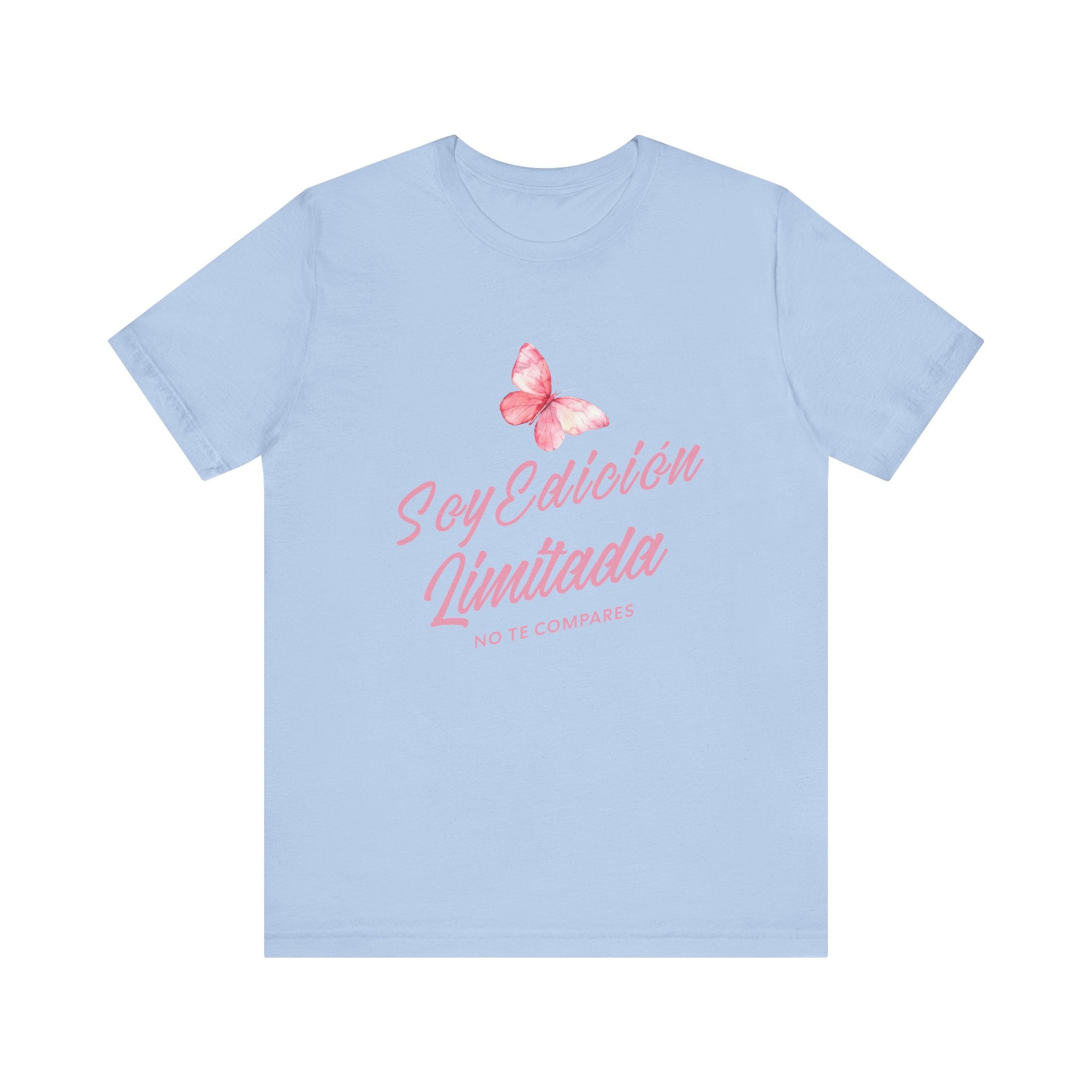 Soy Edición Limitada Tee — Pink Butterfly "No Te Compares" Graphic T-Shirt