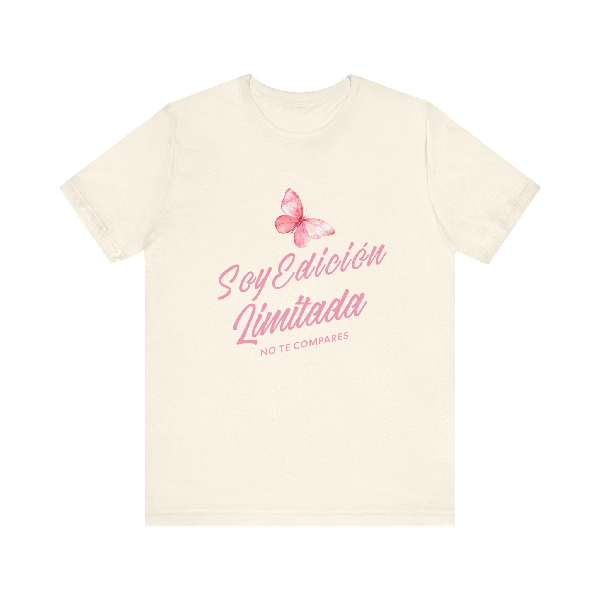 Soy Edición Limitada Tee — Pink Butterfly "No Te Compares" Graphic T-Shirt